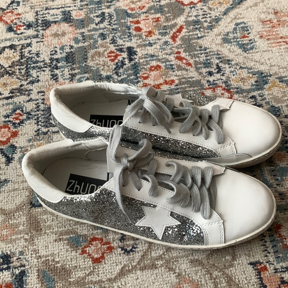 Women's Silver Glitter Star Athletic Sneakers - White & Silver